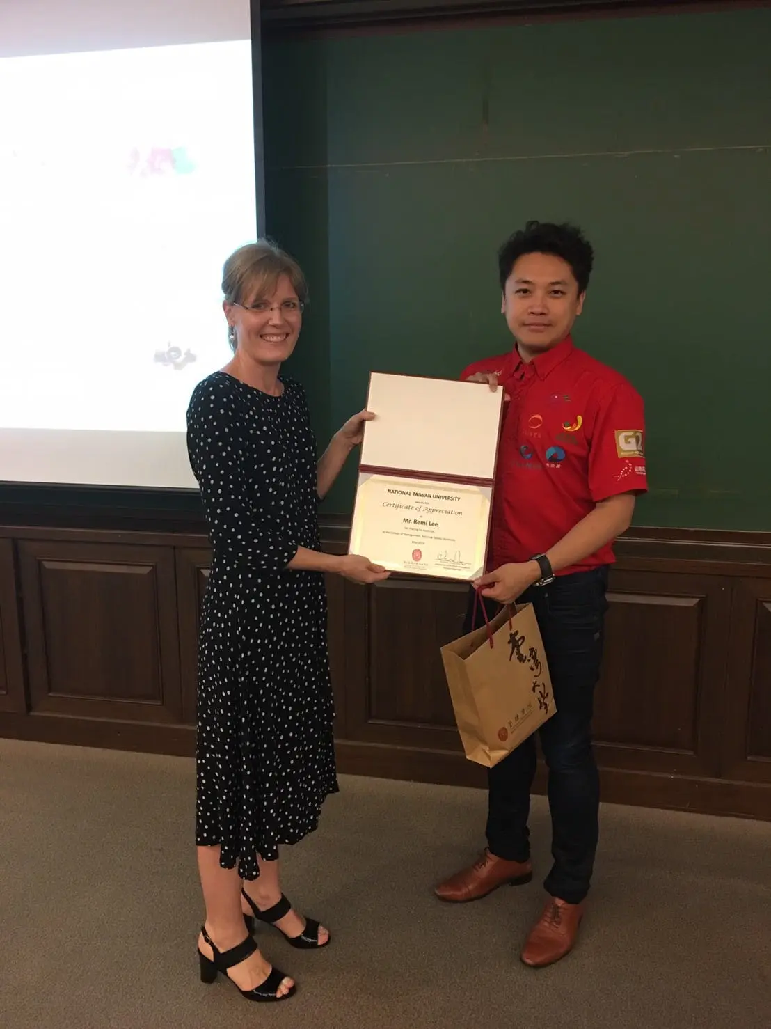 The Innovative Ideas Brought by the Discussion between the 1st Company Named in RE100 and the Top 1 University in Taiwan